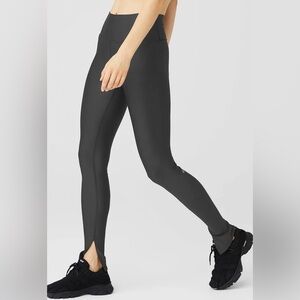 ALO Yoga Airlift High-Waist Elongated Leggings in Anthracite - S